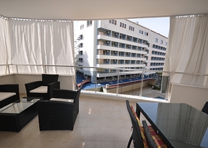 Апартаменты в комплексе в центре Махмутлара