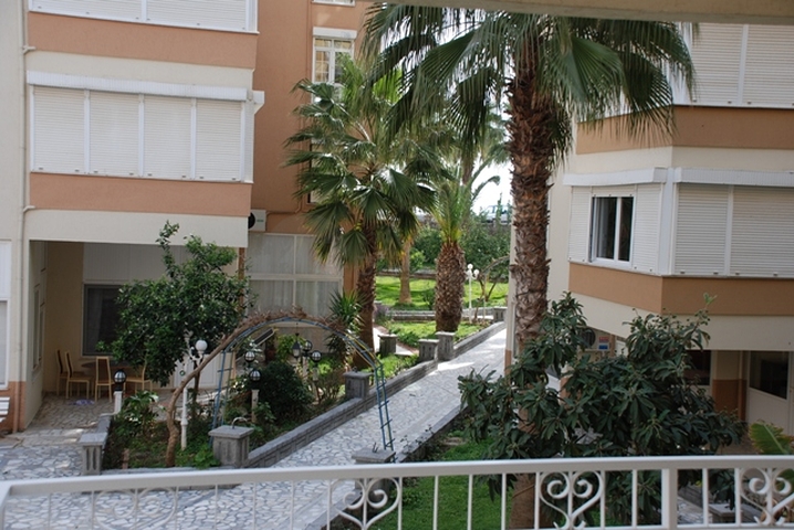 Недвижимость в Турции, Квартиры в уютном комплексе  прямо у моря и с личной территорией пляжа!