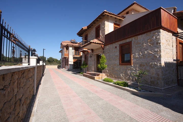 Виллы в османском стиле в районе Дошемеальты, Анталья