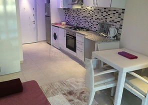 Квартира-студия в аренду в благоустроенном комплексе в Авсалларе