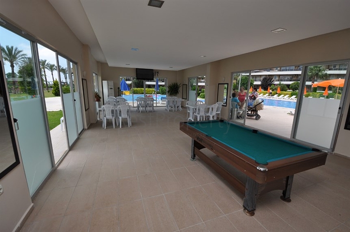 Просторная трехкомнатная квартира всего в 150 метрах от моря.