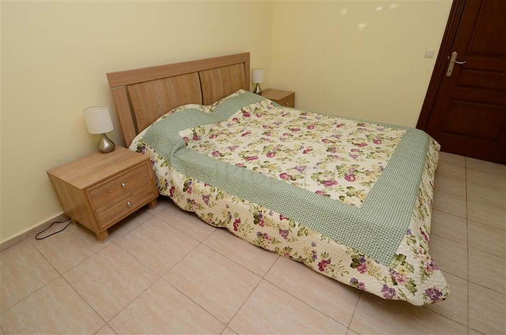 Просторная трехкомнатная квартира всего в 150 метрах от моря.