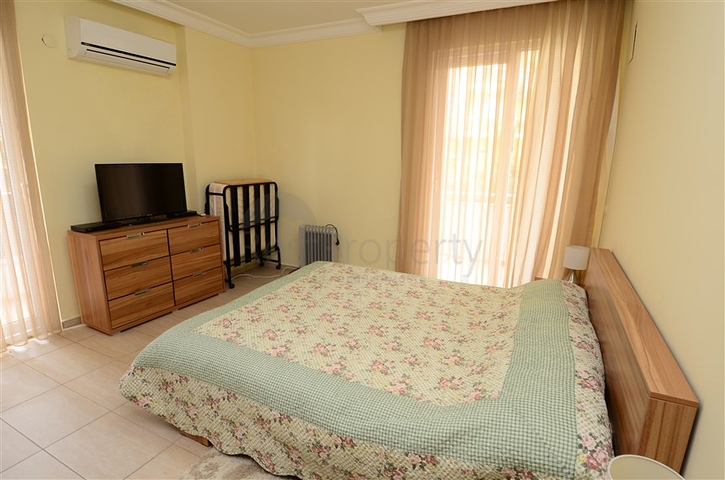 Просторная трехкомнатная квартира всего в 150 метрах от моря.