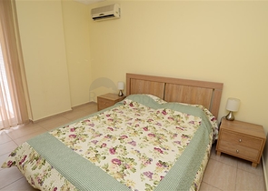 Просторная трехкомнатная квартира всего в 150 метрах от моря.