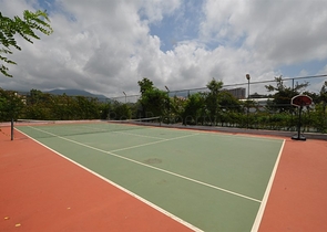 Просторная трехкомнатная квартира всего в 150 метрах от моря.