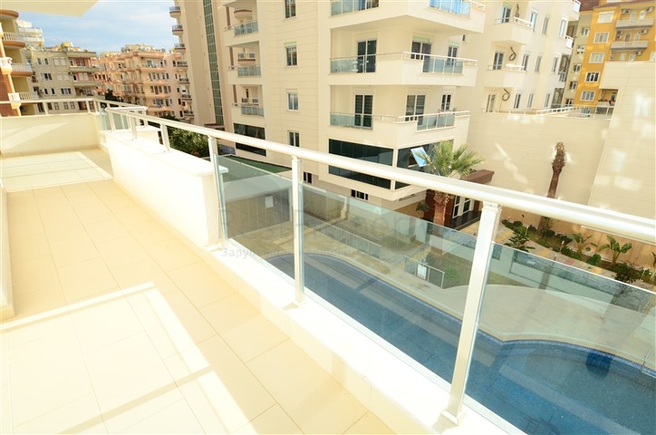 Светлые апартаменты 2+1 в Махмутларе 