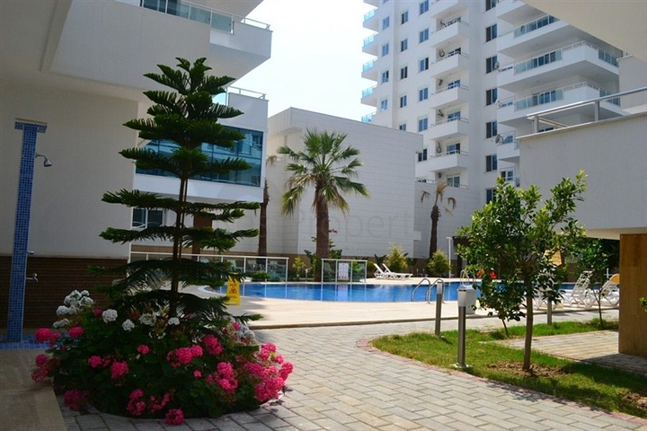 Светлые апартаменты 2+1 в Махмутларе 