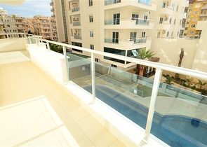 Светлые апартаменты 2+1 в Махмутларе 