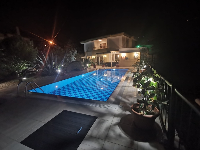 Шикарная вилла 4+1 в районе Оба