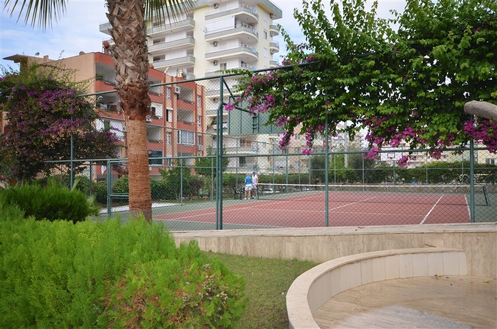 Просторная квартира 2+1 в шикарном комплексе в Махмутларе