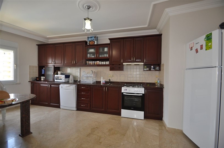 Просторная квартира 2+1 в шикарном комплексе в Махмутларе