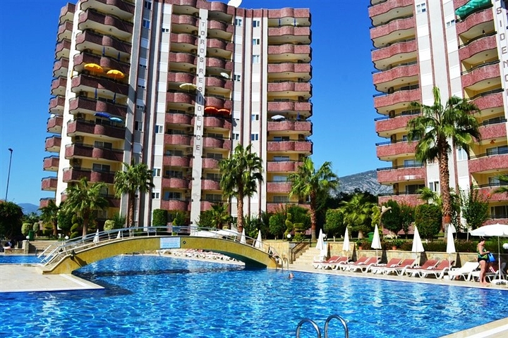 Просторная квартира 2+1 в шикарном комплексе в Махмутларе