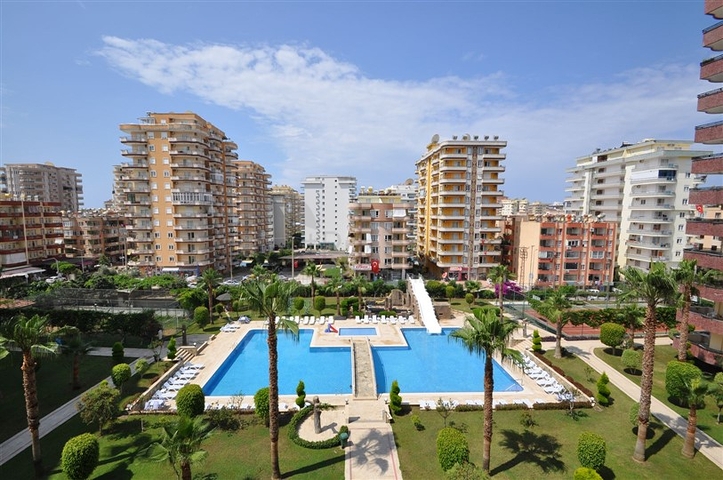 Просторная квартира 2+1 в шикарном комплексе в Махмутларе