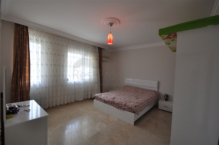 Просторная квартира 2+1 в шикарном комплексе в Махмутларе