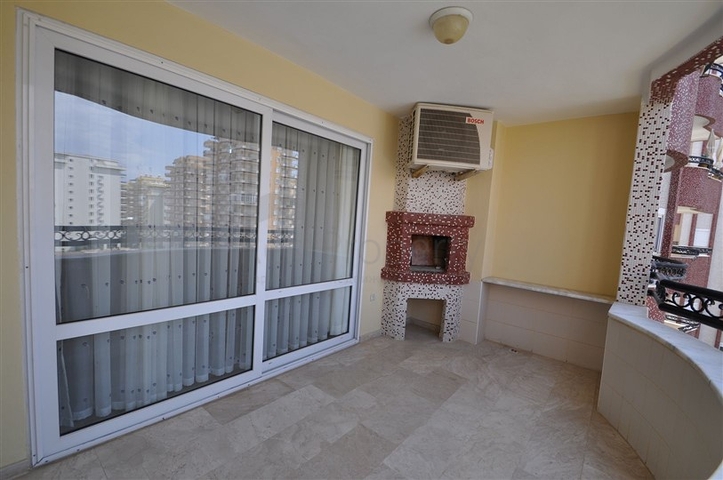 Просторная квартира 2+1 в шикарном комплексе в Махмутларе