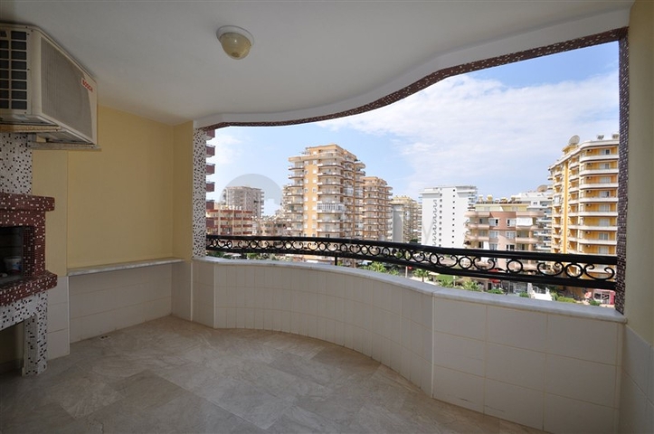 Просторная квартира 2+1 в шикарном комплексе в Махмутларе