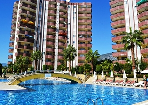 Просторная квартира 2+1 в шикарном комплексе в Махмутларе