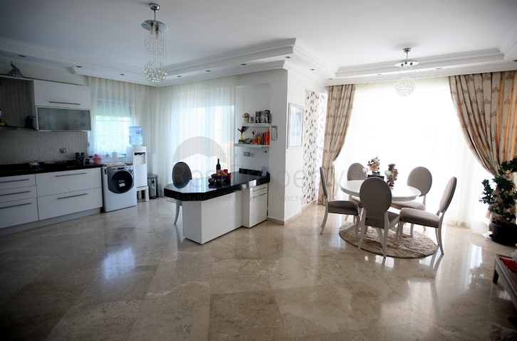 Вилла 4+1 с мебелью в центре Белека в 500 м от гольф полей