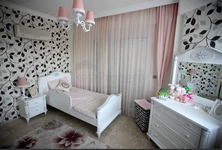 Вилла 4+1 с мебелью в центре Белека в 500 м от гольф полей