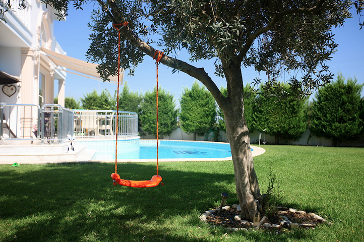 Вилла 4+1 с мебелью в центре Белека в 500 м от гольф полей