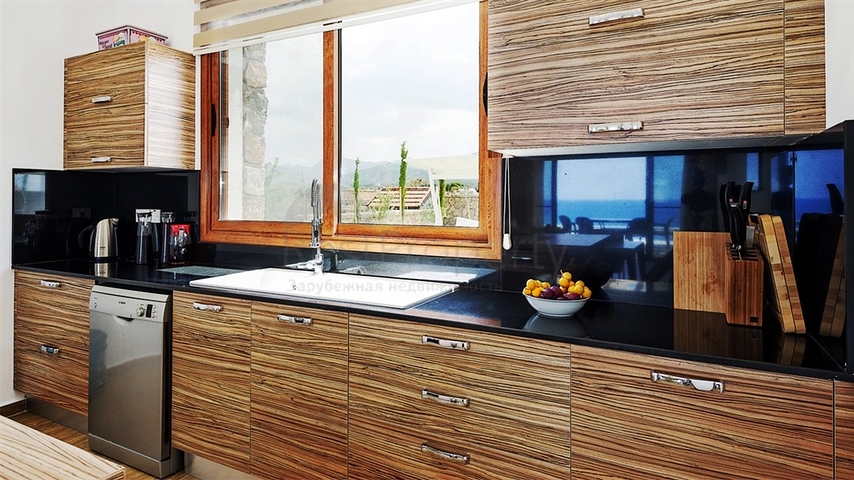 Роскошная вилла на берегу моря