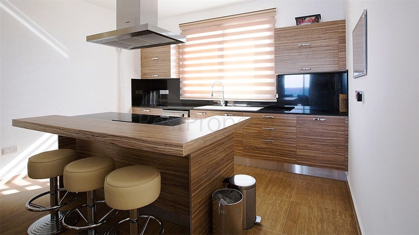 Роскошная вилла на берегу моря