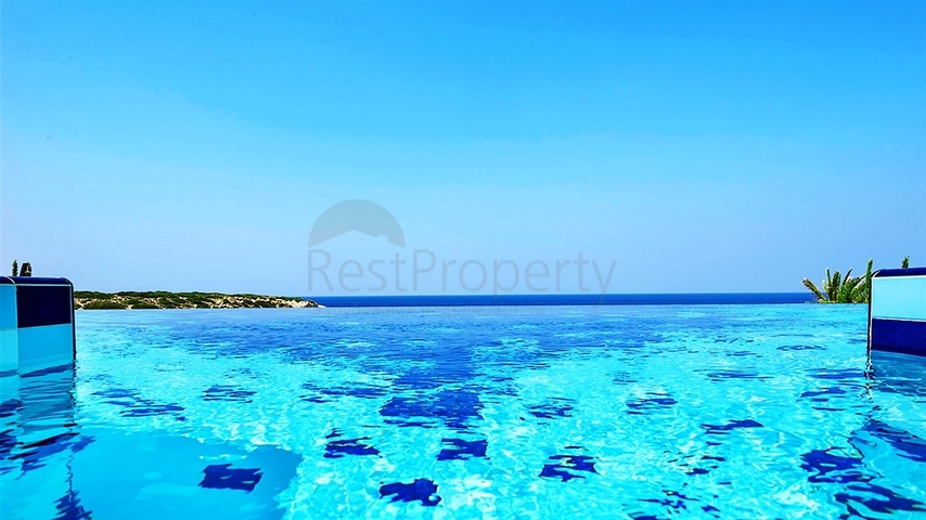 Роскошная вилла на берегу моря