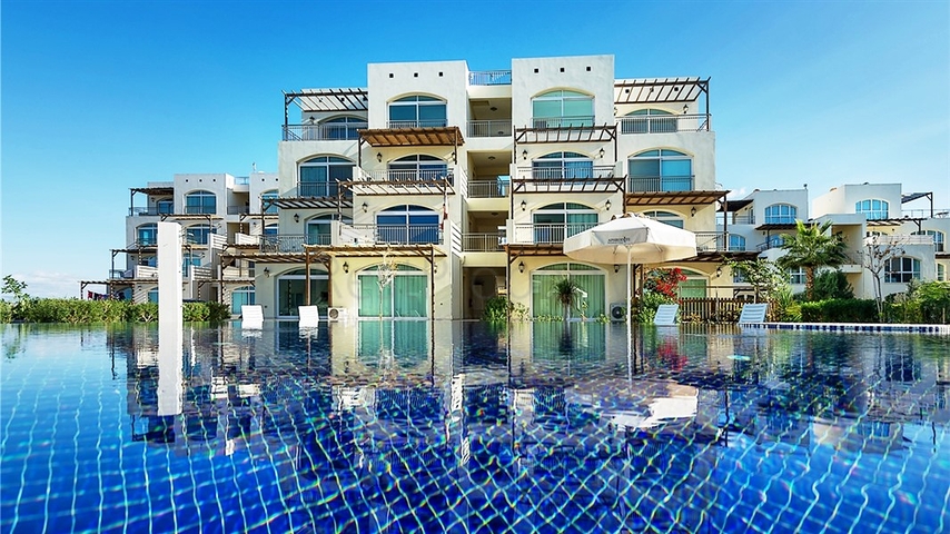 Трехкомнатная квартира на берегу моря