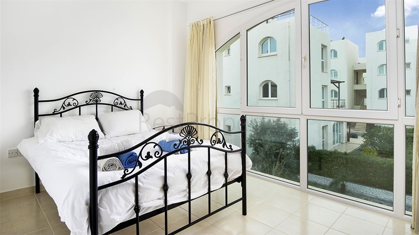 Трехкомнатная квартира на берегу моря