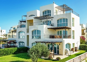 Трехкомнатная квартира на берегу моря