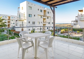 Трехкомнатная квартира на берегу моря