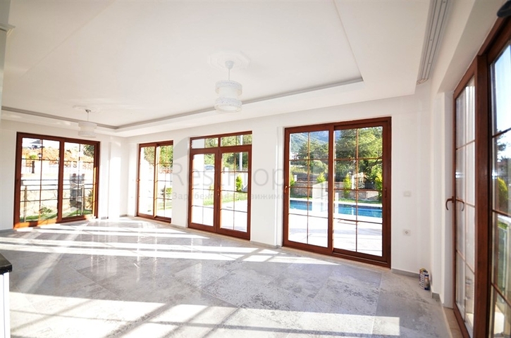 Изумительная вилла с бассейном