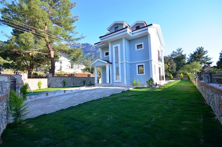 Изумительная вилла с бассейном