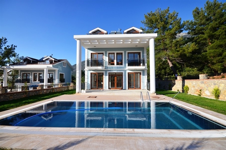 Изумительная вилла с бассейном