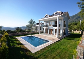 Изумительная вилла с бассейном