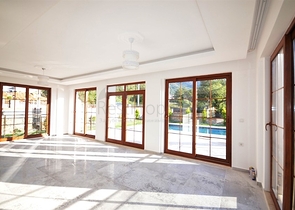 Изумительная вилла с бассейном