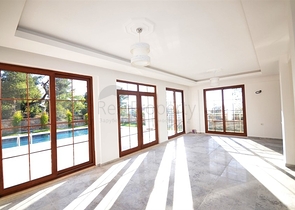 Изумительная вилла с бассейном