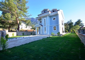 Изумительная вилла с бассейном