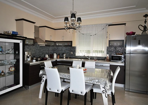 Вилла с мебелью с 3 спальнями в Чамьюва Кемере