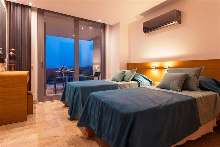 Роскошный дуплекс с невероятным видом на море