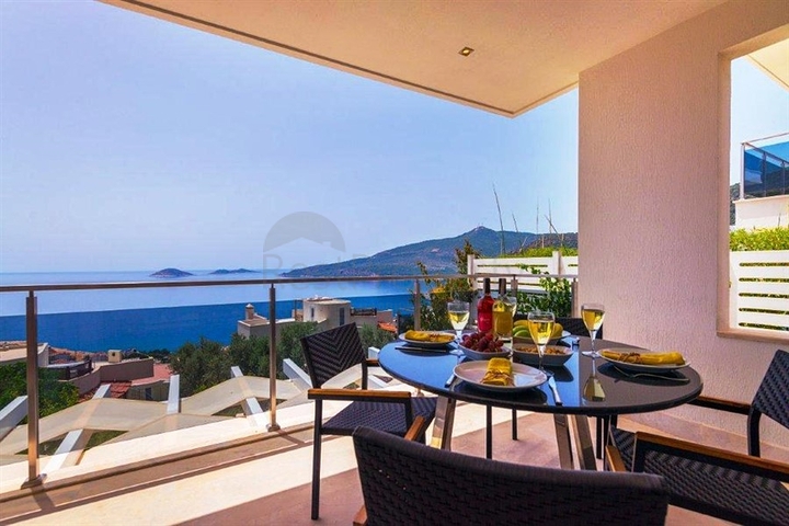 Роскошный дуплекс с невероятным видом на море