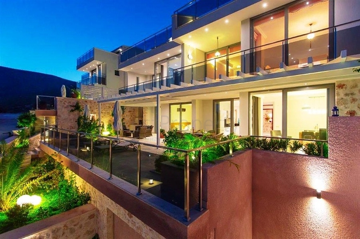 Роскошный дуплекс с невероятным видом на море