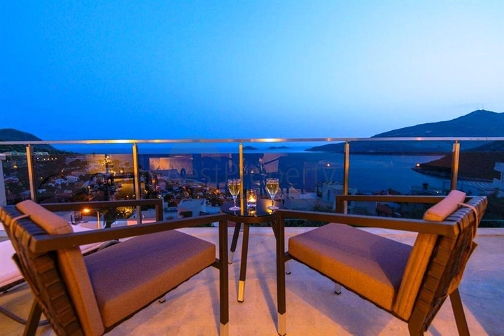 Роскошный дуплекс с невероятным видом на море