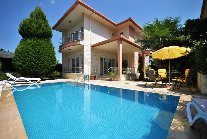 Вилла 3+1 с мебелью в Гейнюке, Кемере