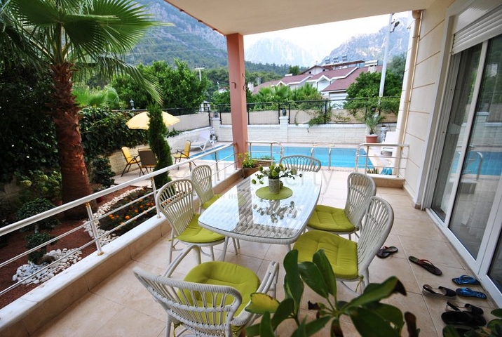 Вилла 3+1 с мебелью в Гейнюке, Кемере