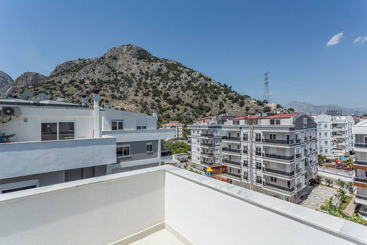 Меблированный пентхаус 2+1 с видом на горы в Анталии