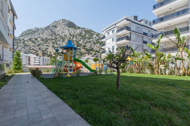 Меблированный пентхаус 2+1 с видом на горы в Анталии