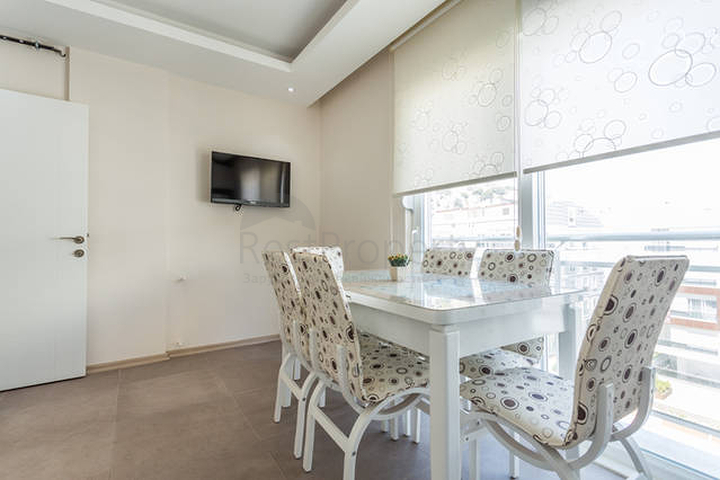 Меблированный пентхаус 2+1 с видом на горы в Анталии