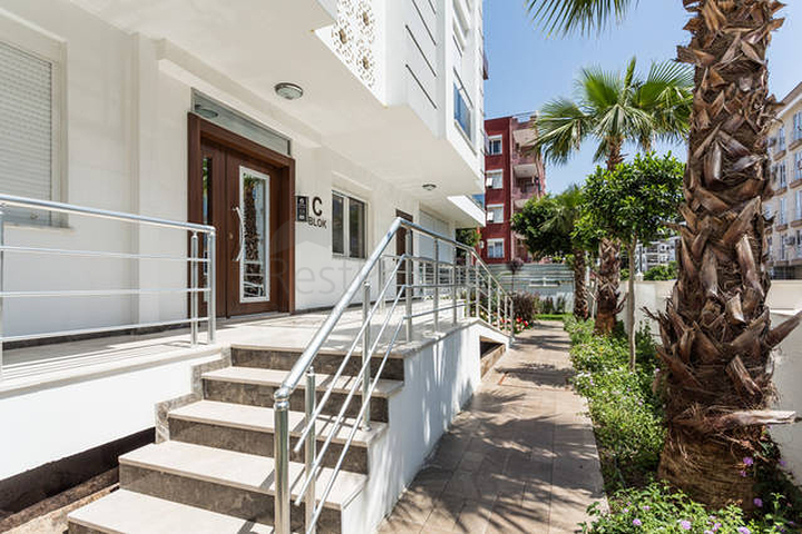 Меблированный пентхаус 2+1 с видом на горы в Анталии