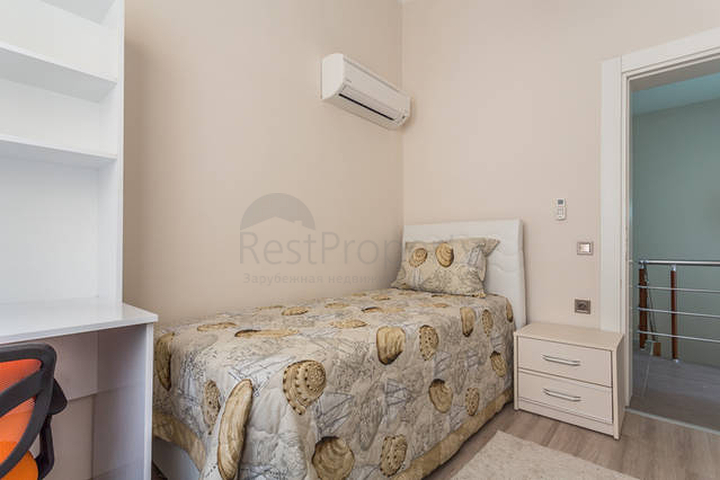 Меблированный пентхаус 2+1 с видом на горы в Анталии